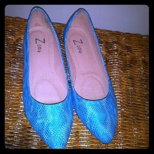 Zoey bleu flat shoes.
